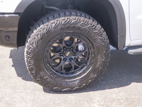 Used 2025 Chevrolet Silverado 1500 ZR2 w/ Technology Package AWD/4WD image 5
