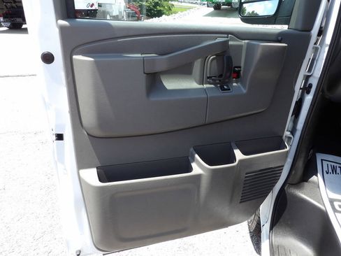 Used 2021 Chevrolet Express 2500 image 14