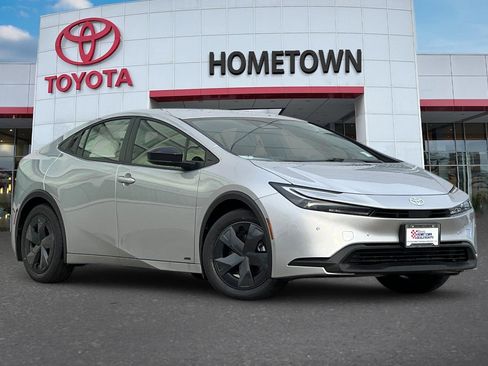 New 2026 Toyota Prius LE image 2