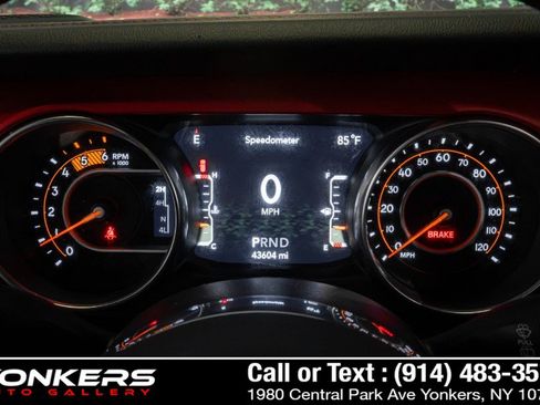 Used 2023 Jeep Wrangler Unlimited Rubicon w/ LED Lighting Group AWD/4WD image 30
