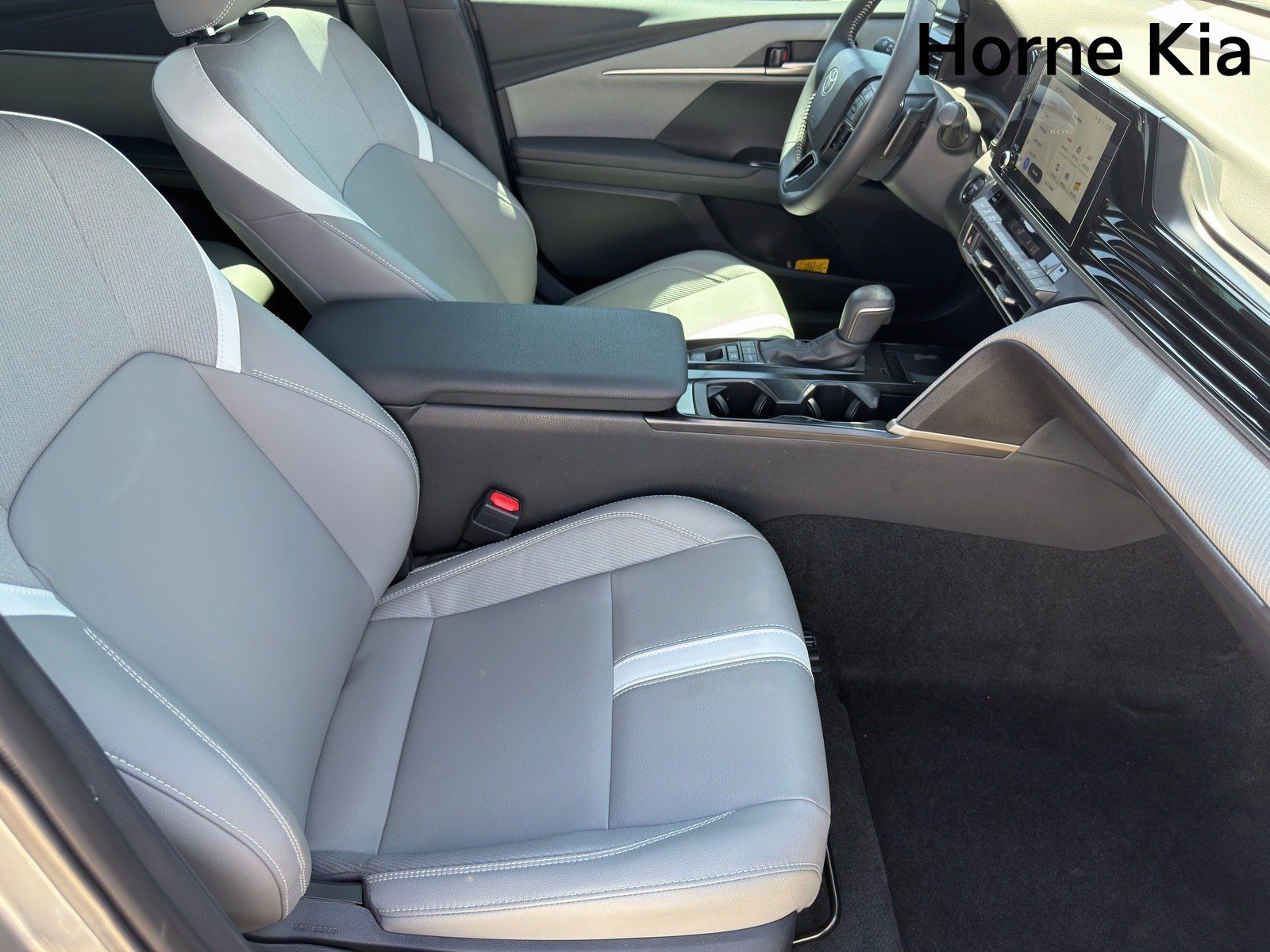 Used 2025 Toyota Camry SE w/ Convenience Package FWD image 29