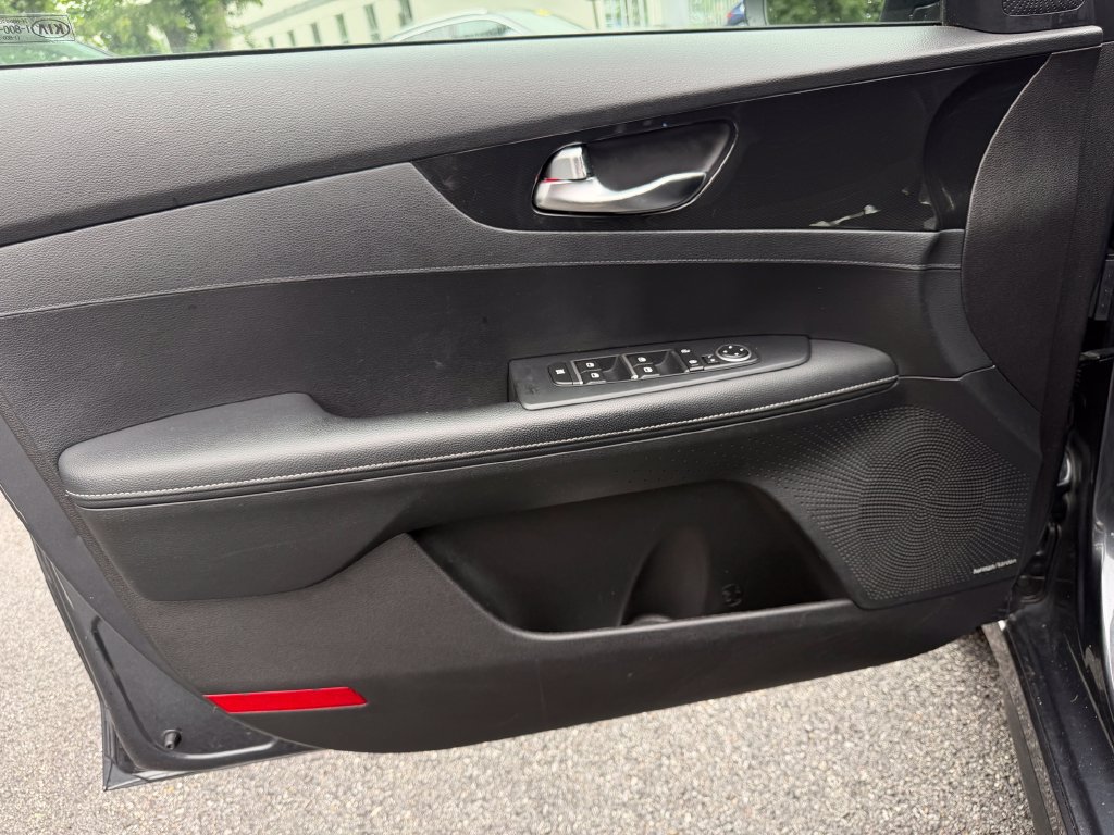 Used 2021 Kia Forte GT-Line w/ GT-Line Premium Package FWD image 12