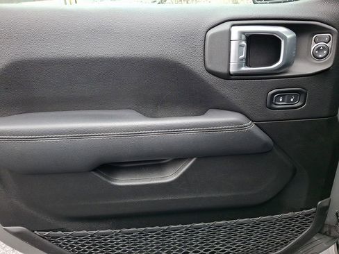 Used 2022 Jeep Gladiator Overland w/ LED Lighting Group image 15