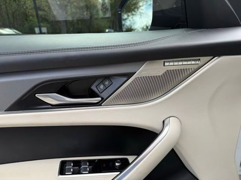 Certified 2022 Jaguar F-PACE SVR image 17