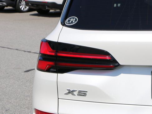 Used 2024 BMW X5 sDrive40i w/ M Sport Package RWD image 6
