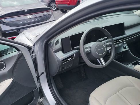 Used 2025 Hyundai Sonata SEL FWD image 3