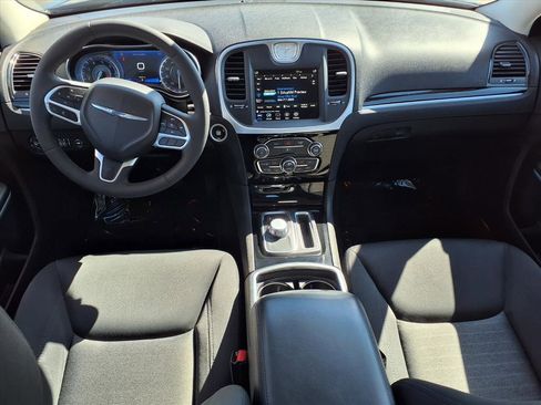 Used 2023 Chrysler 300 Touring w/ Sport Appearance Package image 9