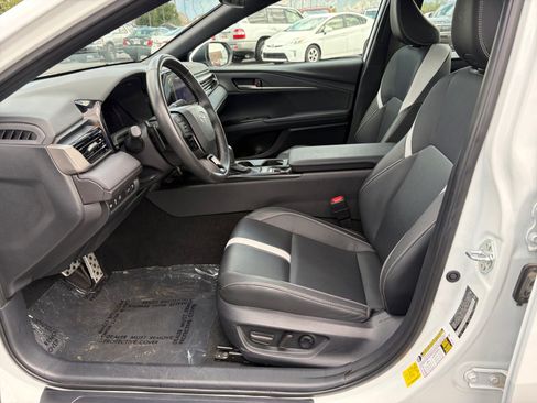 Used 2025 Toyota Camry SE FWD image 11