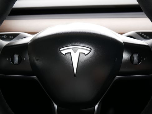 Used 2024 Tesla Model Y Long Range image 28