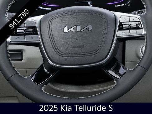 Certified 2025 Kia Telluride S image 22
