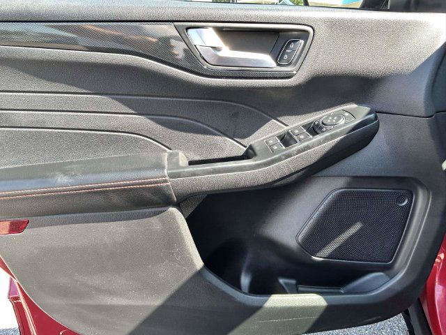 Used 2025 Ford Escape ST-Line Select AWD/4WD image 19