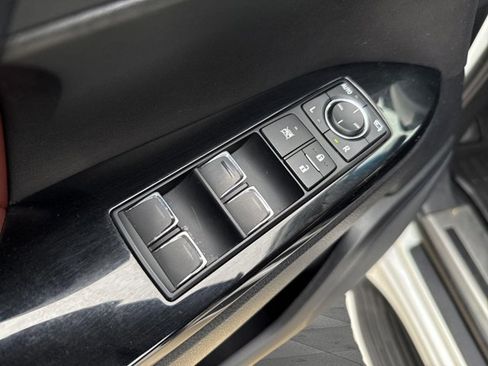 Used 2019 Lexus LX 570 4WD w/ Luxury Package image 9