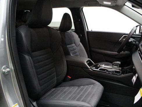New 2025 Mitsubishi Outlander SE image 19