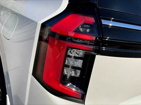 New 2026 Nissan Armada SV image 12