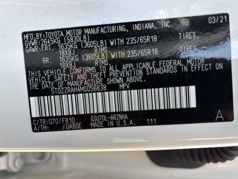 Used 2021 Toyota Highlander LE FWD image 5