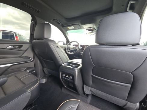 Used 2025 Chevrolet Traverse High Country FWD image 18