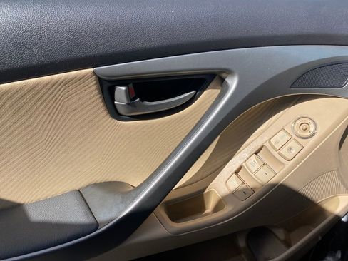 Used 2013 Hyundai Elantra GLS w/ Preferred Pkg image 31