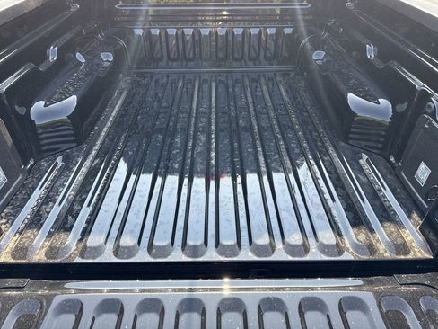 New 2025 Ford Maverick XL image 18