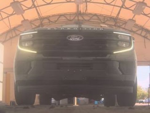 Used 2025 Ford Expedition Active AWD/4WD image 7