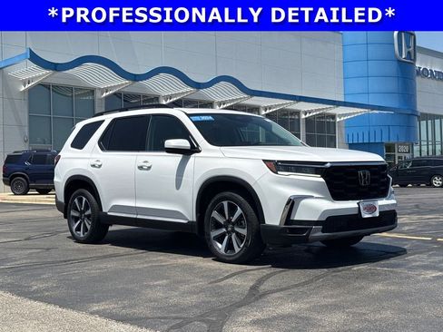 Certified 2024 Honda Pilot Touring image 3