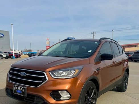 Used 2017 Ford Escape SE w/ Equipment Group 201A image 2