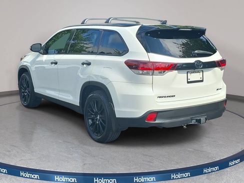 Used 2019 Toyota Highlander SE w/ Nightshade Edition AWD/4WD image 8