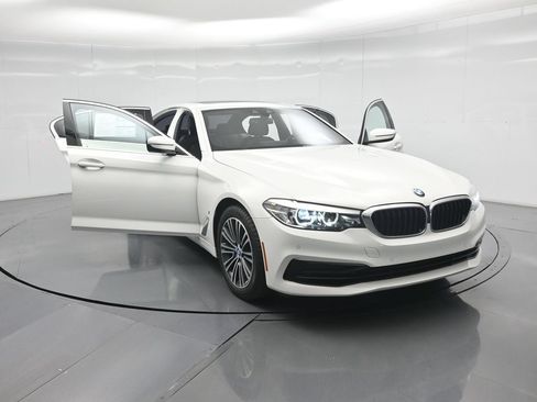 Used 2019 BMW 530e w/ Convenience Package RWD image 32