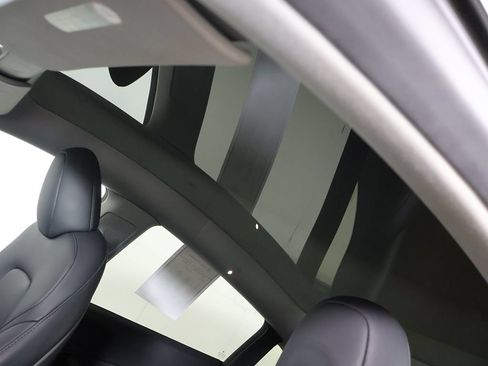 Used 2024 Tesla Model Y Long Range RWD image 29