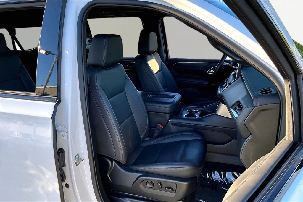 Used 2024 Chevrolet Suburban Z71 w/ Luxury Package AWD/4WD image 24