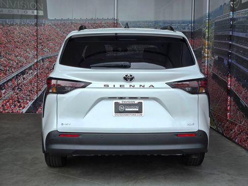 Certified 2026 Toyota Sienna XLE FWD image 7