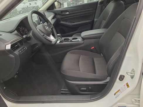 Used 2025 Nissan Altima 2.5 SV FWD image 19