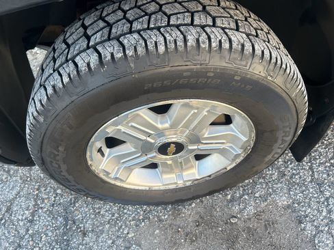 Used 2014 Chevrolet Suburban LT image 9