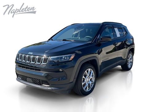 Used 2023 Jeep Compass Latitude w/ Sun and Sound Group AWD/4WD image 1
