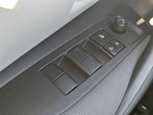 Used 2025 Toyota Corolla LE image 21