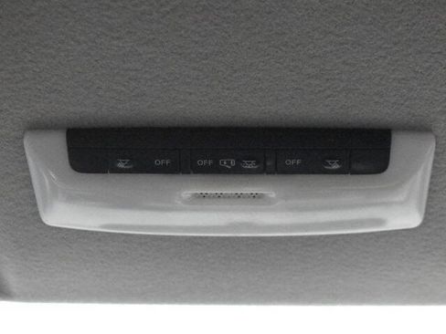 Used 2019 Nissan Kicks SV image 14