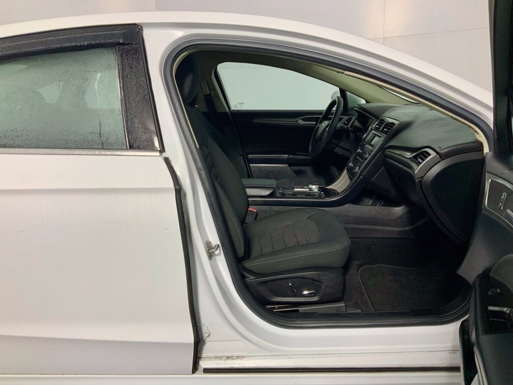 Used 2017 Ford Fusion SE FWD image 32