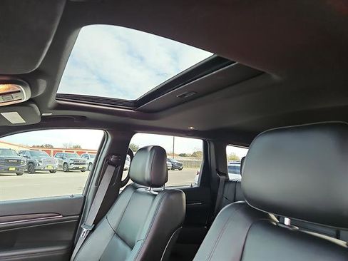 Used 2019 Jeep Grand Cherokee Limited image 12