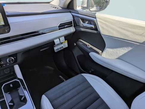 New 2026 Mitsubishi Outlander SE FWD image 18