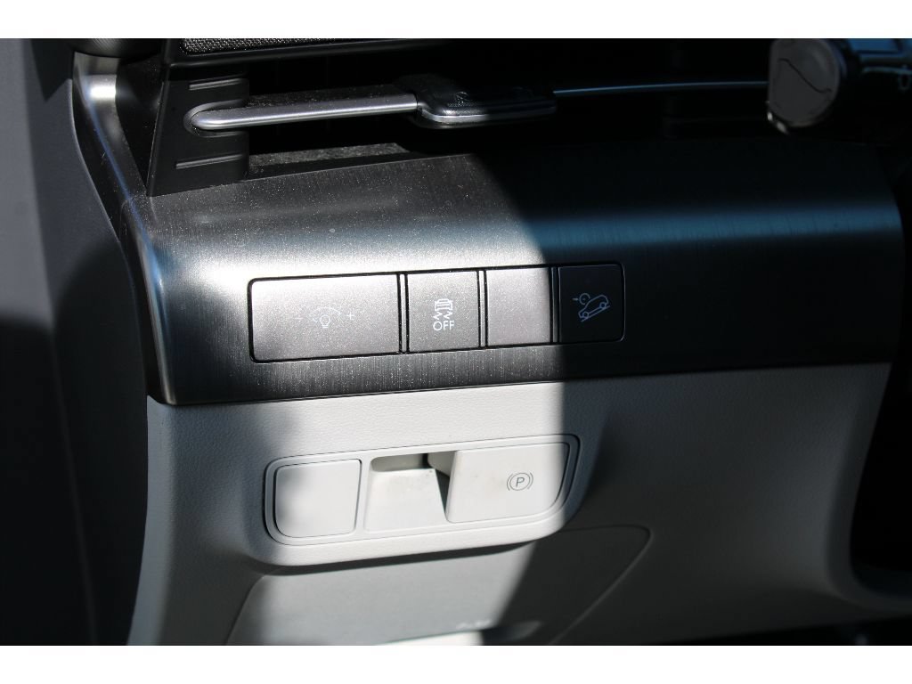 Used 2024 Hyundai Kona SEL AWD/4WD image 16
