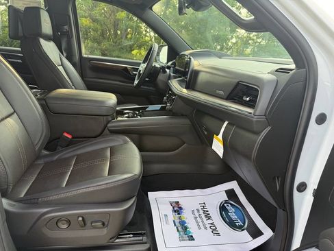 Used 2026 Chevrolet Suburban High Country AWD/4WD image 24