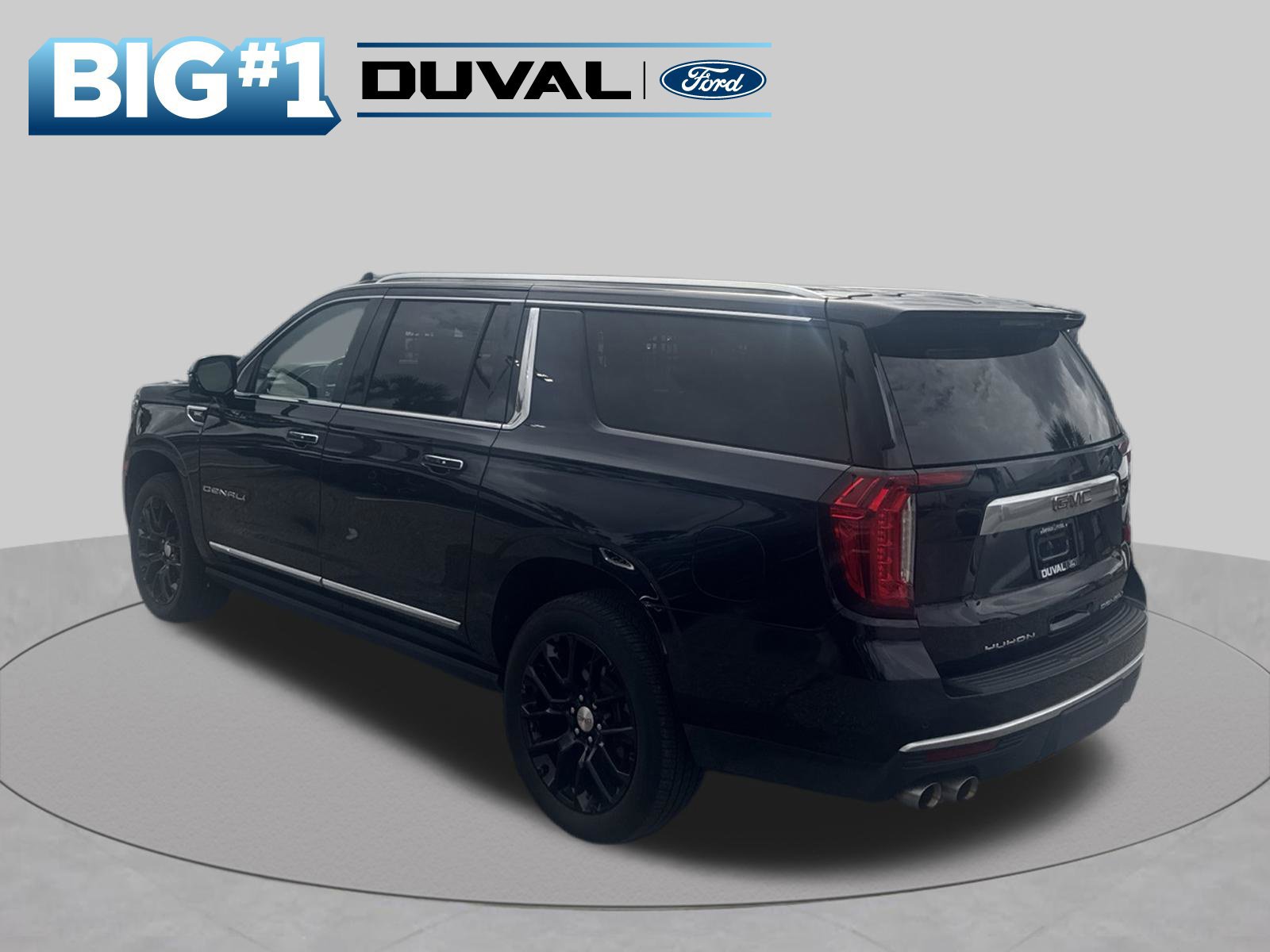 Used 2022 GMC Yukon XL Denali w/ Denali Premium Package AWD/4WD image 3