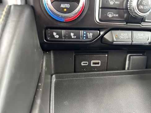 Used 2024 GMC Yukon XL SLT image 36