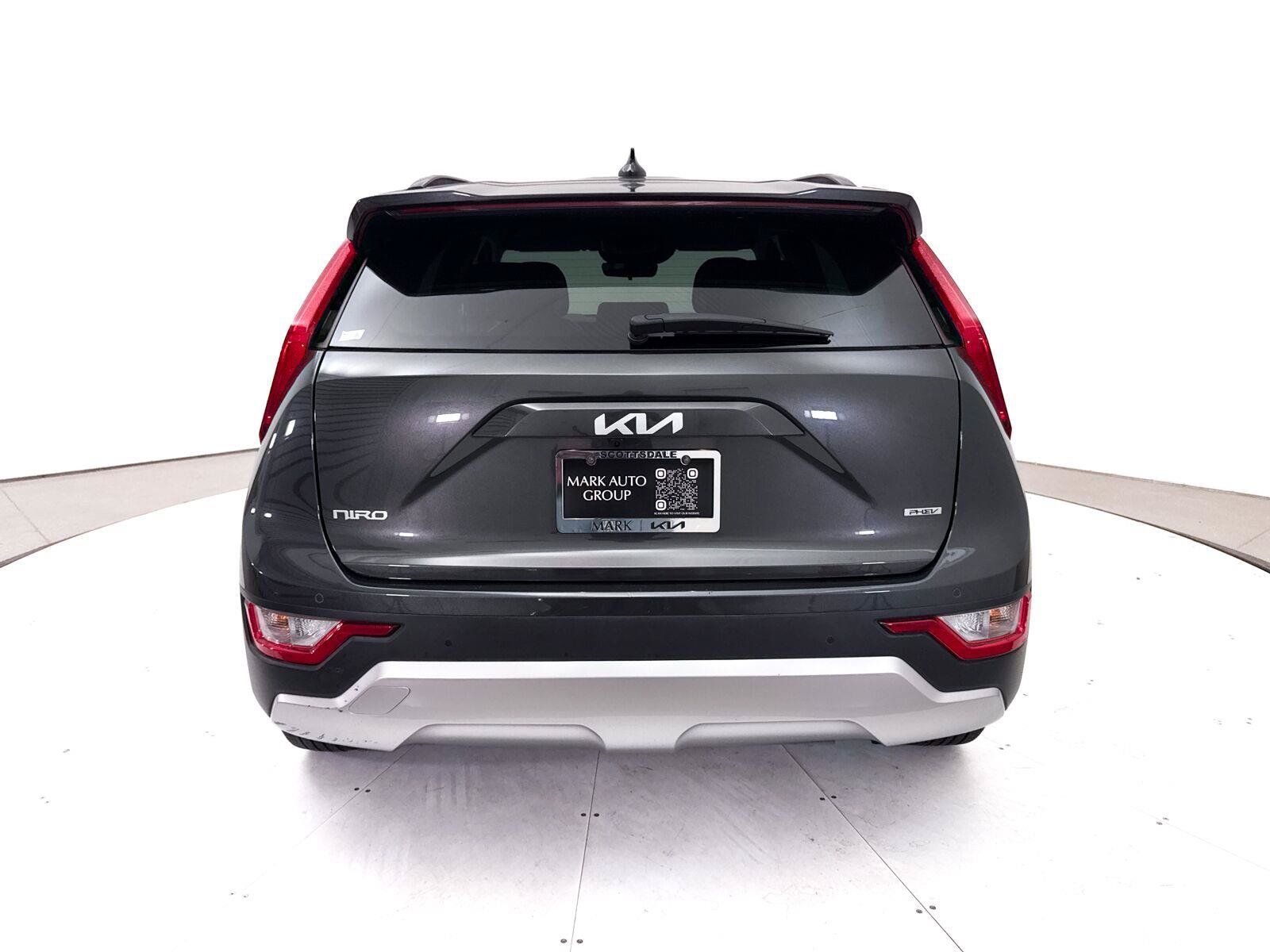 Used 2024 Kia Niro EX w/ EX Cold Weather Package FWD image 17