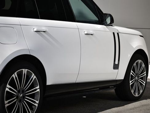 New 2025 Land Rover Range Rover Autobiography image 16