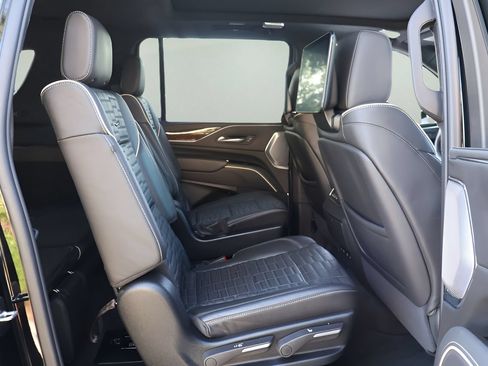 Certified 2024 Cadillac Escalade ESV Sport Platinum w/ LPO, ONYX Package AWD/4WD image 23