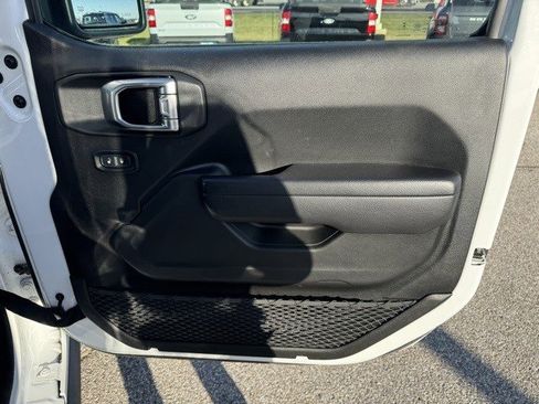 Used 2024 Jeep Wrangler Unlimited Rubicon image 35