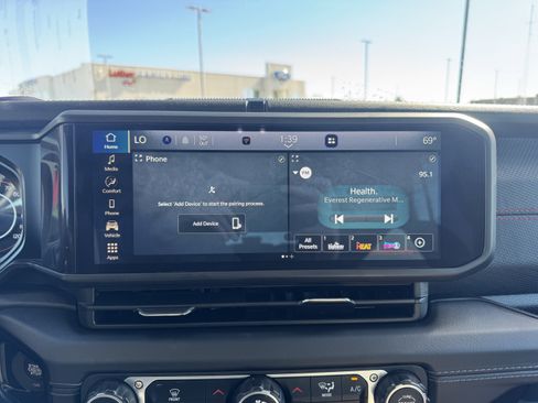 Used 2024 Jeep Wrangler Unlimited Rubicon image 10