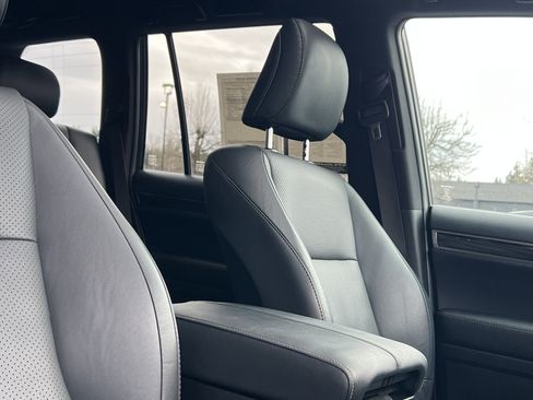 Used 2022 Lexus GX 460 Luxury w/ Sport Design Package image 9