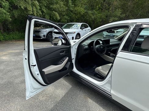 Used 2024 Honda Accord EX image 12