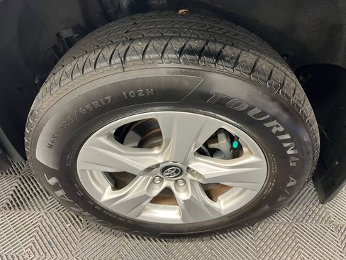 Used 2020 Toyota RAV4 XLE w/ Convenience Package image 34